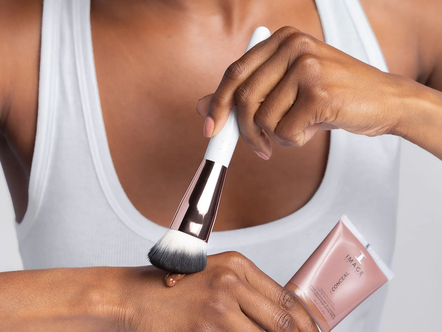 I BEAUTY - Flawless Foundation Brush